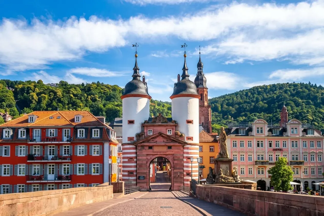 Blick von der Alten Brücke auf das Heidelberger Brückentor